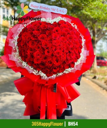 Bó hoa hồng đỏ xếp trái tim khổ đại lưới trắng BH54