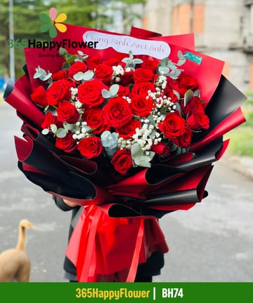 Bó hoa hồng đỏ phối bạch đàn giấy đỏ đen dịp Noel BH74