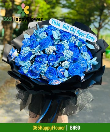 Bó hoa hồng xanh dương phối baby xanh gói giấy đen BH90