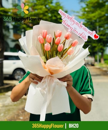 Bó hoa tulip hồng cam đào dáng đứng gói giấy trắng BH20