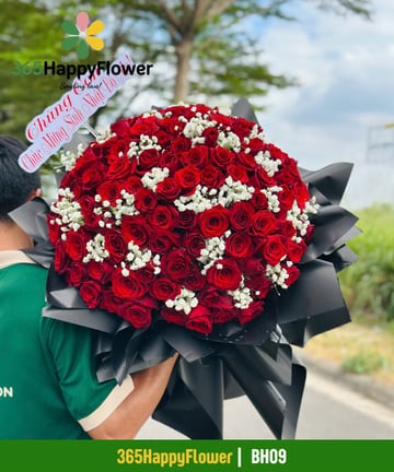 Bó hoa hồng đỏ dáng mái vòm khổ đại xen baby BH09