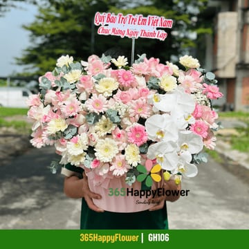 Hộp hoa đồng tiền hồng phối lan hồ điệp mừng thành lập GH106