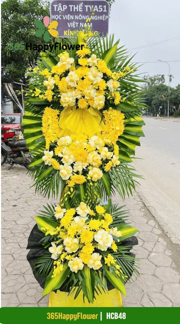 Kệ hoa viếng 3 tầng hồng kem cúc vàng nền lá cọ xòe HCB48