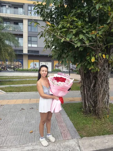 Khách hàng nhận khai trương tại 365HappyFlower