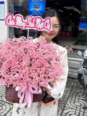 Khách hàng nhận khai trương tại 365HappyFlower
